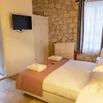 La Grenadine Hotel *