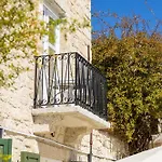 La Grenadine Hotel *
