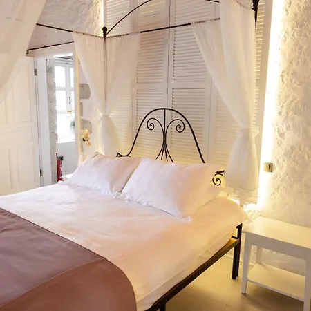 La Grenadine Hotel *