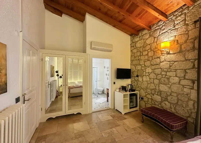 La Grenadine Hotel *
